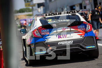 22/07/2022 - 09 TASSI Attila (HUN), LIQUI MOLY Team Engstler, Honda Civic Type R TCR, stand pit lane ambiance during the WTCR - Race of Italy 2022, 6th round of the 2022 FIA World Touring Car Cup, on the Autodromo Vallelunga Piero Taruffi from July 22 to 24 in Campagnano di Roma, Italy - AUTO - WTCR - RACE OF ITALY 2022 - TURISMO E GRAN TURISMO - MOTORI