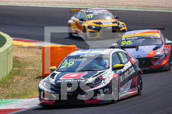22/07/2022 - 29 GIROLAMI Nestor (ARG), ALL-INKL.COM Münnich Motorsport, Honda Civic Type R TCR, action 96 AZCONA Mikel (ESP), BRC Hyundai N Squadra Corse, Hyundai Elantra N TCR, action 17 BERTHON Nathanael (FRA), Comtoyou DHL Team Audi Sport, Audi RS 3 LMS, action during the WTCR - Race of Italy 2022, 6th round of the 2022 FIA World Touring Car Cup, on the Autodromo Vallelunga Piero Taruffi from July 22 to 24 in Campagnano di Roma, Italy - AUTO - WTCR - RACE OF ITALY 2022 - TURISMO E GRAN TURISMO - MOTORI