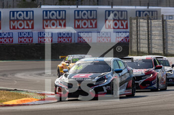 24/07/2022 - 86 GUERRIERI Esteban (ARG), ALL-INKL.COM Münnich Motorsport, Honda Civic Type R TCR, action 18 MONTEIRO Tiago (PRT), LIQUI MOLY Team Engstler, Honda Civic Type R TCR, action 33 CORONEL Tom (NLD), Comtoyou DHL Team Audi Sport, Audi RS 3 LMS, action LIQUI MOLY, during the WTCR - Race of Italy 2022, 6th round of the 2022 FIA World Touring Car Cup, on the Autodromo Vallelunga Piero Taruffi from July 22 to 24 in Campagnano di Roma, Italy - AUTO - WTCR - RACE OF ITALY 2022 - TURISMO E GRAN TURISMO - MOTORI