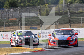 24/07/2022 - 05 MICHELISZ Norbert (HUN), BRC Hyundai N Squadra Corse, Hyundai Elantra N TCR, action 86 GUERRIERI Esteban (ARG), ALL-INKL.COM Münnich Motorsport, Honda Civic Type R TCR, action during the WTCR - Race of Italy 2022, 6th round of the 2022 FIA World Touring Car Cup, on the Autodromo Vallelunga Piero Taruffi from July 22 to 24 in Campagnano di Roma, Italy - AUTO - WTCR - RACE OF ITALY 2022 - TURISMO E GRAN TURISMO - MOTORI