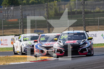 24/07/2022 - 29 GIROLAMI Nestor (ARG), ALL-INKL.COM Münnich Motorsport, Honda Civic Type R TCR, action 18 MONTEIRO Tiago (PRT), LIQUI MOLY Team Engstler, Honda Civic Type R TCR, action 79 HUFF Robert (GBR), Zengo Motorsport, CUPRA Leon Competición, action during the WTCR - Race of Italy 2022, 6th round of the 2022 FIA World Touring Car Cup, on the Autodromo Vallelunga Piero Taruffi from July 22 to 24 in Campagnano di Roma, Italy - AUTO - WTCR - RACE OF ITALY 2022 - TURISMO E GRAN TURISMO - MOTORI