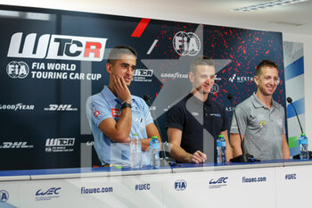 10/11/2022 - AZCONA Mikel (ESP), BRC Hyundai N Squadra Corse, Hyundai Elantra N TCR, portrait? GIROLAMI Franco (ARG), COMTOYOU RACING, Audi RS3 LMS TCR, portrait, GIROLAMI Nestor (ARG), ALL-INKL.COM Münnich Motorsport, Honda Civic Type R TCR, portrait during the WTCR - Race of Bahrain 2022, 8th round of the 2022 FIA World Touring Car Cup, on the Bahrain International Circuit from November 10 to 12 in Sakhir, Bahrain - AUTO - WTCR - RACE OF BAHRAIN 2022 - TURISMO E GRAN TURISMO - MOTORI