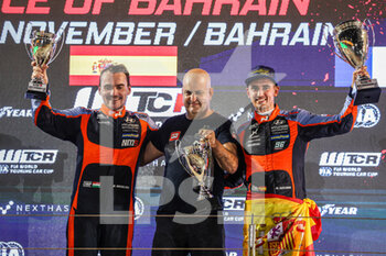 2022-11-11 - MICHELISZ Norbert (HUN), BRC Hyundai N Squadra Corse, Hyundai Elantra N TCR, portrait, AZCONA Mikel (ESP), BRC Hyundai N Squadra Corse, Hyundai Elantra N TCR, portrait during the WTCR - Race of Bahrain 2022, 8th round of the 2022 FIA World Touring Car Cup, on the Bahrain International Circuit from November 10 to 12 in Sakhir, Bahrain - AUTO - WTCR - RACE OF BAHRAIN 2022 - GRAND TOURISM - MOTORS