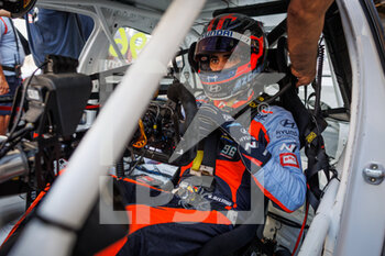 26/11/2022 - AZCONA Mikel (ESP), BRC Hyundai N Squadra Corse, Hyundai Elantra N TCR, portrait stand, pit lane during the WTCR - Race of Saudi Arabia 2022, 9th round of the 2022 FIA World Touring Car Cup, on the Jeddah Corniche Circuit from November 25 to 27 in Jeddah, Saudi Arabia - AUTO - WTCR - RACE OF SAUDI ARABIA 2022 - TURISMO E GRAN TURISMO - MOTORI