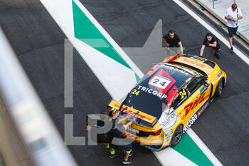 26/11/2022 - 24 BIN KHANEN Ahmed (SAU), Comtoyou DHL Team Audi Sport, Audi RS 3 LMS, action stand, pit lane during the WTCR - Race of Saudi Arabia 2022, 9th round of the 2022 FIA World Touring Car Cup, on the Jeddah Corniche Circuit from November 25 to 27 in Jeddah, Saudi Arabia - AUTO - WTCR - RACE OF SAUDI ARABIA 2022 - TURISMO E GRAN TURISMO - MOTORI