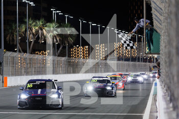 27/11/2022 - 16 MAGNUS Gilles (BEL), Comtoyou Team Audi Sport, Audi RS 3 LMS, action drapeau a damiers, chequered flag arrivee, finish line race 2 during the WTCR - Race of Saudi Arabia 2022, 9th round of the 2022 FIA World Touring Car Cup, on the Jeddah Corniche Circuit from November 25 to 27 in Jeddah, Saudi Arabia - AUTO - WTCR - RACE OF SAUDI ARABIA 2022 - TURISMO E GRAN TURISMO - MOTORI