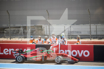 2022-07-23 - EATON Abbie (gbr), Scuderia W, retirement after crash at start during the 5th round of the 2022 W Series, from July 22 to 24, 2022 on the Circuit Paul Ricard, in Le Castellet, France - AUTO - W SERIES 2022 - FRANCE - W Series - MOTORS