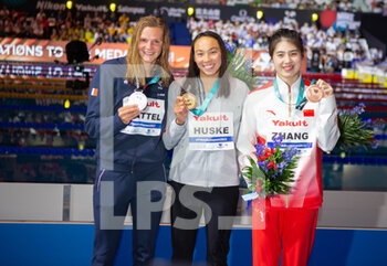 2022-06-19 - Marie Wattel of France Silver medal, Torri Huske of USA Gold medal, Zhang Yufei of China Bronze medal, Women 100 M Butterfly during the 19th FINA World Championships Budapest 2022, Swimming event on June 19, 2022 in Budapest, Hungary - SWIMMING - FINA WORLD CHAMPIONSHIPS BUDAPEST 2022 - SWIMMING - SWIMMING
