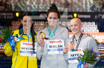 2022-06-19 - Kaylee McKeown of Australia Silver medal, Alex Walsh of USA Gold medal, Leah Hayes of USA Bronze medal, Women 200 M Medley during the 19th FINA World Championships Budapest 2022, Swimming event on June 19, 2022 in Budapest, Hungary - SWIMMING - FINA WORLD CHAMPIONSHIPS BUDAPEST 2022 - SWIMMING - SWIMMING