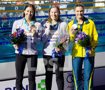 2022-06-23 - Jenna Strauch of Australia Silver medal, Lilly King of USA Gold medal, Kate Douglas of USA Bronze medal, 200 M Breaststroke Women during the 19th FINA World Championships Budapest 2022, Swimming event on June 23 2022 in Budapest, Hungary - SWIMMING - FINA WORLD CHAMPIONSHIPS BUDAPEST 2022 - SWIMMING - SWIMMING