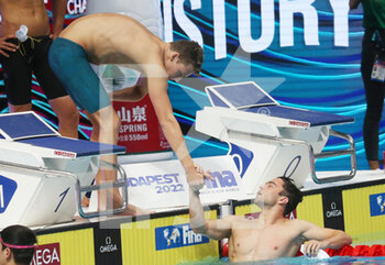 2022-06-23 - Leon Marchand and Hadrien Salvan of France, Final 4X200 M Freestyle Men during the 19th FINA World Championships Budapest 2022, Swimming event on June 23 2022 in Budapest, Hungary - SWIMMING - FINA WORLD CHAMPIONSHIPS BUDAPEST 2022 - SWIMMING - SWIMMING