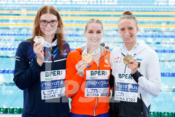 2022-08-14 - Freya Anderson of Great Britain Silver medal, Marrit Steenbergen of the Netherlands Gold medal, Isabel Marie Gose of Germany Bronze medal during the Women's 200m Freestyle at the LEN European Aquatics Roma 2022 on August 14, 2022 at Stadio del Nuoto in Rome, Italy - SWIMMING - LEN EUROPEAN AQUATICS ROMA 2022 - SWIMMING - SWIMMING