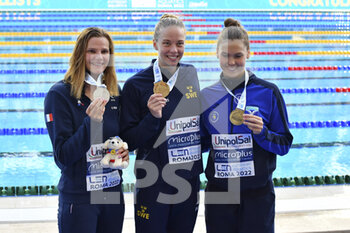 2022-08-15 - HANSSON Louise (SWE), WATTEL Marie (FRA) and PUDAR Lana (BIH) during the LEN European Swimming Championships finals on 15th August 2022 at the Foro Italico in Rome, Italy. - EUROPEAN ACQUATICS CHAMPIONSHIPS - SWIMMING (DAY5) - SWIMMING - SWIMMING