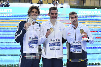 2022-08-15 - CHRISTOU Apostolos (GRE), CECCON Thomas (ITA) and BRAUNSCHWEIG Ole (GER) during the LEN European Swimming Championships finals on 15th August 2022 at the Foro Italico in Rome, Italy. - EUROPEAN ACQUATICS CHAMPIONSHIPS - SWIMMING (DAY5) - SWIMMING - SWIMMING