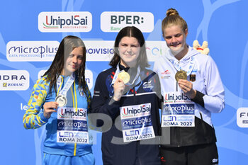 2022-08-17 - SPENDOLINI SIRIEIX A. (GBR), LYSKUN Sofiia (UKR) and  WASSEN Christina (GBR) during the LEN European Diving Championships finals on 17th August 2022 at the Foro Italico in Rome, Italy. - EUROPEAN ACQUATICS CHAMPIONSHIPS - DIVING (DAY3) - DIVING - SWIMMING