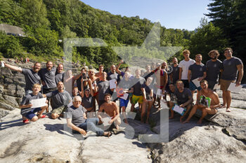 2022-07-30 - 30.07.2022, Ponte Brolla, Ponte Brolla, International Cliff Diving Championship 2022, all the athletes after the competion - INTERNATIONAL CLIFF DIVING CHAMPIONSHIP 2022 - DIVING - SWIMMING