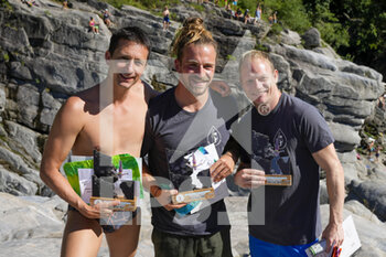 2022-07-30 - 30.07.2022, Ponte Brolla, Ponte Brolla, International Cliff Diving Championship 2022, from left to right: Daniel Locher (SUI) 3rd place, Matthias Appenzeller (SUI) 1st place, Jan Wilko Heinzel (GER) 2nd place - INTERNATIONAL CLIFF DIVING CHAMPIONSHIP 2022 - DIVING - SWIMMING