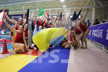 2022-03-20 - The SIS Roma celebrates the victory in the Italian Cup together with the Ukrainian synchronized swimming team. - FINAL - SIS ROMA VS PLEBISCITO PADOVA - ITALIAN CUP WOMEN - WATERPOLO