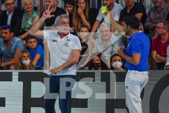 2022-05-28 - Yellow card for Alessandro Bovo (AN Brescia) - The Referee of the match FRAUENFELDER - FINAL 1ST / 2ND PLACE - RACE 3 - PRO RECCO VS AN BRESCIA - SERIE A1 - WATERPOLO