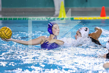 2022-11-12 - contrast Anita Radaelli (Como Nuoto Recoaro) vs Giuditta Galardi (SIS Roma) - SIS ROMA VS COMO NUOTO - SERIE A1 WOMEN - WATERPOLO