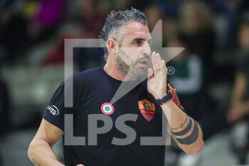 2022-12-09 - head coach Marco Capanna (SIS Roma) - SIS ROMA VS NC VOULIAGMENI - CHAMPIONS LEAGUE WOMEN - WATERPOLO