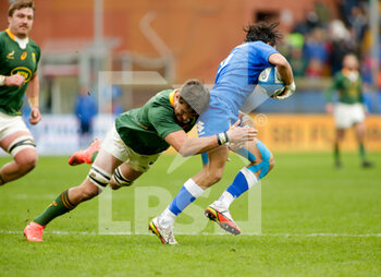 19/11/2022 - Francisco Mostert of South Africa and Ange Capuozzo of Italy during the ANS - Autumn Nations Series Italy, rugby match between Italy and South Africa on 19 November 2022 at Luigi Ferrarsi Stadium in Genova, Italy. Photo Nderim Kaceli - ITALY VS SOUTH AFRICA - AUTUMN NATIONS SERIES - RUGBY