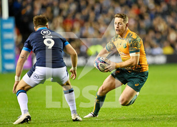 29/10/2022 - Australia's Bernard Foley runs at Scotland's Ali Price during the 2022 Autumn Nations Series, rugby union test match between Scotland and Australia on October 29, 2022 at BT Murrayfield Stadium in Edinburgh, Scotland - RUGBY - TEST MATCH - SCOTLAND V AUSTRALIA - AUTUMN NATIONS SERIES - RUGBY