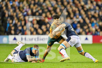 29/10/2022 - Australia's Hunter Paisami is tackled by Scotland's Glen Young and Scotland's Jack Dempsey during the 2022 Autumn Nations Series, rugby union test match between Scotland and Australia on October 29, 2022 at BT Murrayfield Stadium in Edinburgh, Scotland - RUGBY - TEST MATCH - SCOTLAND V AUSTRALIA - AUTUMN NATIONS SERIES - RUGBY