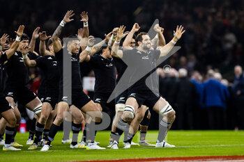 05/11/2022 - Sam Whitelock of New Zealand leads the Hakka ahead of the 2022 Autumn Nations Series, rugby union test match between Wales and New Zealand on November 5, 2022 at Principality Stadium in Cardiff, Wales - RUGBY - TEST MATCH - WALES V NEW ZEALAND - AUTUMN NATIONS SERIES - RUGBY