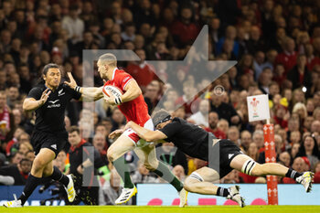05/11/2022 - George North of Wales is tackled by Scott Barrett of New Zealand during the 2022 Autumn Nations Series, rugby union test match between Wales and New Zealand on November 5, 2022 at Principality Stadium in Cardiff, Wales - RUGBY - TEST MATCH - WALES V NEW ZEALAND - AUTUMN NATIONS SERIES - RUGBY