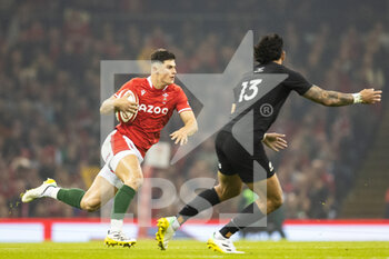05/11/2022 - Louis Rees-Zammit of Wales during the 2022 Autumn Nations Series, rugby union test match between Wales and New Zealand on November 5, 2022 at Principality Stadium in Cardiff, Wales - RUGBY - TEST MATCH - WALES V NEW ZEALAND - AUTUMN NATIONS SERIES - RUGBY