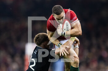 05/11/2022 - George North of Wales is tackled by Jordie Barrett of New Zealand during the 2022 Autumn Nations Series, rugby union test match between Wales and New Zealand on November 5, 2022 at Principality Stadium in Cardiff, Wales - RUGBY - TEST MATCH - WALES V NEW ZEALAND - AUTUMN NATIONS SERIES - RUGBY
