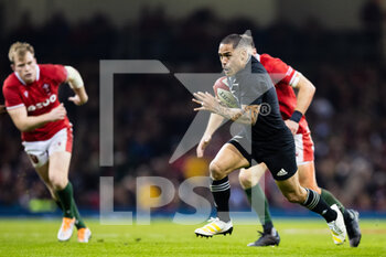 05/11/2022 - Aaron Smith of New Zealand breaks to score during the 2022 Autumn Nations Series, rugby union test match between Wales and New Zealand on November 5, 2022 at Principality Stadium in Cardiff, Wales - RUGBY - TEST MATCH - WALES V NEW ZEALAND - AUTUMN NATIONS SERIES - RUGBY