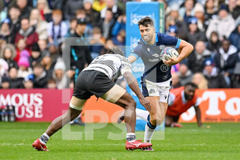 05/11/2022 - Scotland's Adam Hastings tries to fend off Fiji’s Kalaveti Ravouvou during the 2022 Autumn Nations Series, rugby union test match between Scotland and Fiji on November 5, 2022 at BT Murrayfield Stadium in Edinburgh, Scotland - RUGBY - TEST MATCH - SCOTLAND V FIJI - AUTUMN NATIONS SERIES - RUGBY