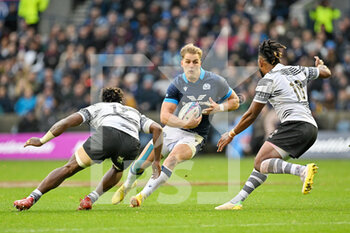 2022-11-05 - Scotland's Duhan ven der Merwe runs at Fiji’s Kalaveti Ravouvou and Vilimoni Botitu during the 2022 Autumn Nations Series, rugby union test match between Scotland and Fiji on November 5, 2022 at BT Murrayfield Stadium in Edinburgh, Scotland - RUGBY - TEST MATCH - SCOTLAND V FIJI - AUTUMN NATIONS SERIES - RUGBY