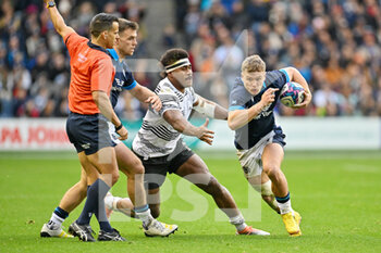05/11/2022 - Scotland's Darcy Graham tries to evade the tackle of Fiji’s Vinaya Habosi during the 2022 Autumn Nations Series, rugby union test match between Scotland and Fiji on November 5, 2022 at BT Murrayfield Stadium in Edinburgh, Scotland - RUGBY - TEST MATCH - SCOTLAND V FIJI - AUTUMN NATIONS SERIES - RUGBY