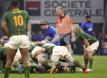 12/11/2022 - Antoine Dupont of France, referee Wayne Barnes of England, Faf De Klerk of South Africa during the 2022 Autumn Nations Series, rugby union test match between France and South Africa (Springboks) on November 12, 2022 at Velodrome stadium in Marseille, France - RUGBY - TEST MATCH - FRANCE V SOUTH AFRICA - AUTUMN NATIONS SERIES - RUGBY