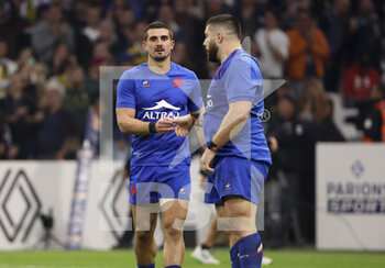 12/11/2022 - Thomas Ramos of France congratulates Cyril Baille of France for his try during the 2022 Autumn Nations Series, rugby union test match between France and South Africa (Springboks) on November 12, 2022 at Velodrome stadium in Marseille, France - RUGBY - TEST MATCH - FRANCE V SOUTH AFRICA - AUTUMN NATIONS SERIES - RUGBY