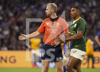 12/11/2022 - Referee Wayne Barnes of England, Damian Willemse of South Africa during the 2022 Autumn Nations Series, rugby union test match between France and South Africa (Springboks) on November 12, 2022 at Velodrome stadium in Marseille, France - RUGBY - TEST MATCH - FRANCE V SOUTH AFRICA - AUTUMN NATIONS SERIES - RUGBY