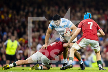 12/11/2022 - Nahuel Tetaz Chaparro of Argentina is tackled by Gareth Thomas of Wales during the 2022 Autumn Nations Series, rugby union test match between Wales and Argentina on November 12, 2022 at Millenium Stadium in Cardiff, Wales - RUGBY - TEST MATCH - WALES V ARGENTINA - AUTUMN NATIONS SERIES - RUGBY