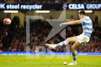 12/11/2022 - Emiliano Boffelli of Argentina converts a try during the 2022 Autumn Nations Series, rugby union test match between Wales and Argentina on November 12, 2022 at Millenium Stadium in Cardiff, Wales - RUGBY - TEST MATCH - WALES V ARGENTINA - AUTUMN NATIONS SERIES - RUGBY