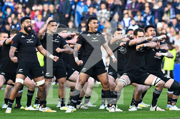 13/11/2022 - The All Blacks perform the Haka before the 2022 Autumn Nations Series, rugby union test match between Scotland and New Zealand on November 13, 2022 at the BT Murrayfield Stadium in Edinburgh, Scotland - RUGBY - TEST MATCH - SCOTLAND V NEW ZEALAND - AUTUMN NATIONS SERIES - RUGBY