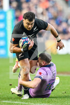13/11/2022 - New Zealand’s David Havili is tackled by Scotland's Finn Russell during the 2022 Autumn Nations Series, rugby union test match between Scotland and New Zealand on November 13, 2022 at the BT Murrayfield Stadium in Edinburgh, Scotland - RUGBY - TEST MATCH - SCOTLAND V NEW ZEALAND - AUTUMN NATIONS SERIES - RUGBY