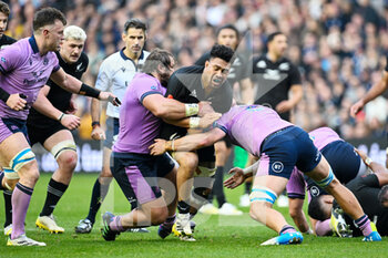 13/11/2022 - New Zealand’s Ardie Savea is tackled by Scotland's Pierre Schoeman and Scotland captain Jamie Ritchie during the 2022 Autumn Nations Series, rugby union test match between Scotland and New Zealand on November 13, 2022 at the BT Murrayfield Stadium in Edinburgh, Scotland - RUGBY - TEST MATCH - SCOTLAND V NEW ZEALAND - AUTUMN NATIONS SERIES - RUGBY