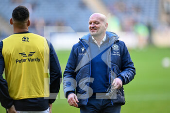 19/11/2022 - Scotland head coach, Gregor Townsend speaks with Scotland's Andy Christie during the warm up before the 2022 Autumn Nations Series, rugby union test match between Scotland and Argentina on November 19, 2022 at BT Murrayfield Stadium in Edinburgh, Scotland - RUGBY - TEST MATCH - SCOTLAND V ARGENTINA - AUTUMN NATIONS SERIES - RUGBY