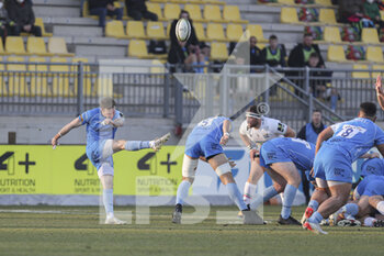 2022-01-22 - Will Chudley (Warriors) kicks in the box - ZEBRE RUGBY CLUB VS WORCESTER WARRIORS - CHALLENGE CUP - RUGBY