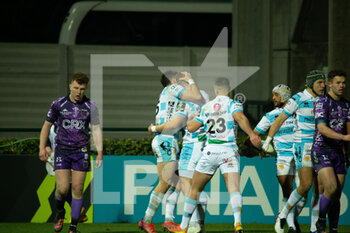 2022-01-15 - Edoardo Padovani (Benetton Rugby) with teammate - BENETTON RUGBY VS DRAGONS - CHALLENGE CUP - RUGBY
