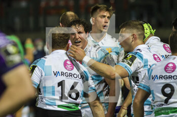 2022-01-15 - michele lamaro and leonardo marin celebrate baravalle's try - BENETTON RUGBY VS DRAGONS - CHALLENGE CUP - RUGBY