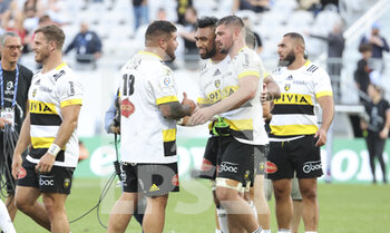 15/05/2022 - Joel Sclavi, Gregory Alldritt of La Rochelle and teammates celebrate the victory during the European Rugby Champions Cup, Semi-finals rugby union match between Racing 92 and Stade Rochelais (La Rochelle) on May 15, 2022 at Stade Bollaert-Delelis in Lens, France - RACING 92 AND STADE ROCHELAIS (LA ROCHELLE) - HEINEKEN CHAMPIONS CUP - RUGBY