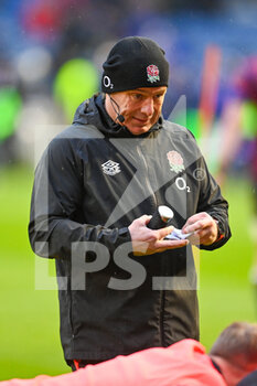 2022-02-05 - England forwards coach Richard Cockerill during the warm up before the Six Nations 2022 rugby union match between Scotland and England on February 5, 2022 at BT Murrayfield in Edinburgh, Scotland - SIX NATIONS 2022 - SCOTLAND VS ENGLAND - SIX NATIONS - RUGBY